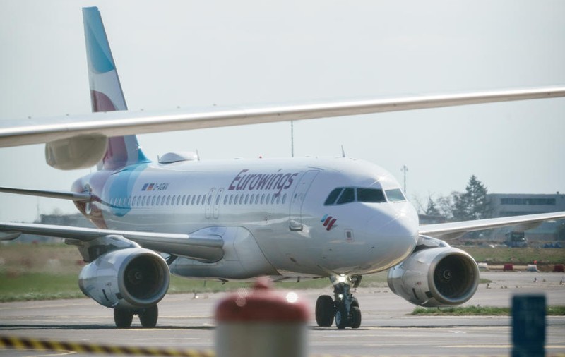 O companie aeriană a reluat zborurile către Italia, dar primul avion s-a întors în Germania, din cauză că aeroportul era închis