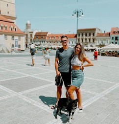 În Piața Sfatului din Brașov
