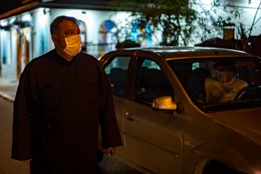 Părintele Rădulescu era supărat pentru că credincioșii nu au fost lăsați să vină la biserică