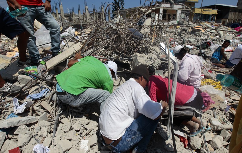 Opt zile de doliu național în Ecuador, în urma seismului soldat cu peste 650 de morți
