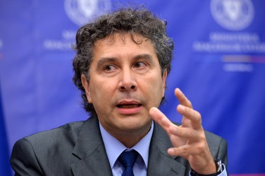 Corneliu Bjola are PhD în Științe Politice la University of Toronto, este profesor asociat în Studii Diplomatice la Universitatea din Oxford și șeful Oxford Digital Diplomacy Research Group. De asemenea, este membru al Centrul USC pentru Diplomație Publică de la University of South California și lector la Academia Diplomatică din Viena. (foto Agerpres)