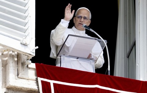 Papa Leon al XIV-lea a anunțat că va fi operat la plămâni. Sursă foto: Hepta.