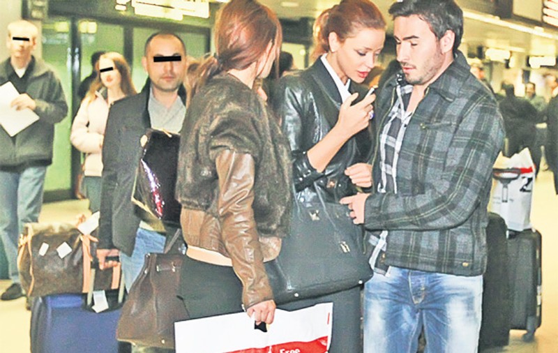 Bianca Drăguşanu şi Adrian Cristea, chef cu vin roşu în avion | EXCLUSIV