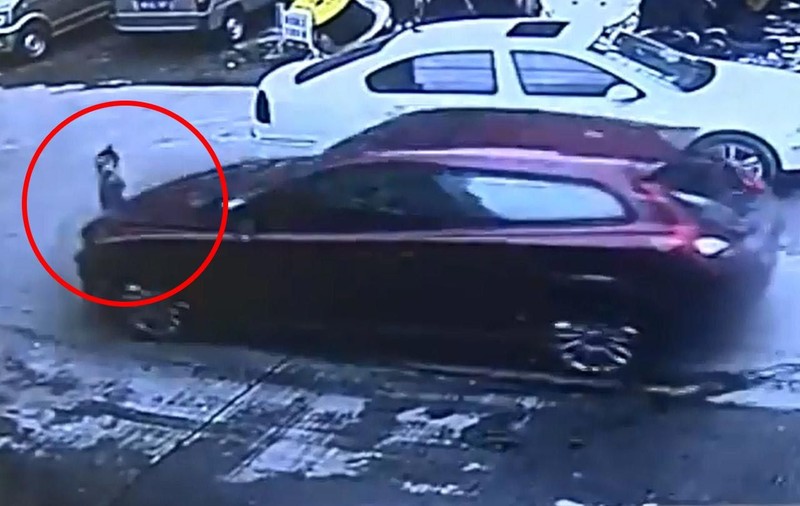 Miracol! Ce s-a întâmplat cu un copil de trei ani, după ce o mașină a trecut peste el | IMAGINI ȘOCANTE 