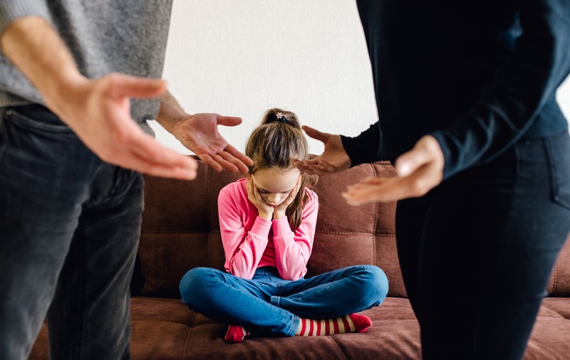 IN A RELATIONSHIP | Cum să-ți ajuți copilul să treacă prin divorțul părinților: nu-l folosi ca mesager