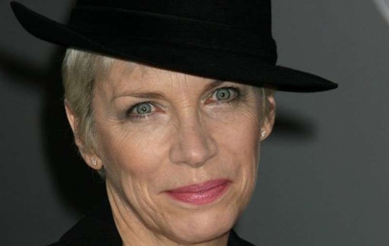 Annie Lennox a mers pentru a treia oară în faţa altarului! De această dată a pus DA pe un yaht!