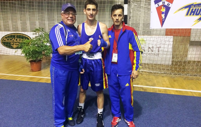 Campionatul European de box pentru cadeți. Un elev eminent a adus prima victorie pentru România