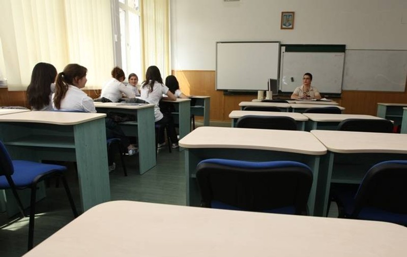 40.000 de cadre didactice susțin astăzi examenul de titularizare
