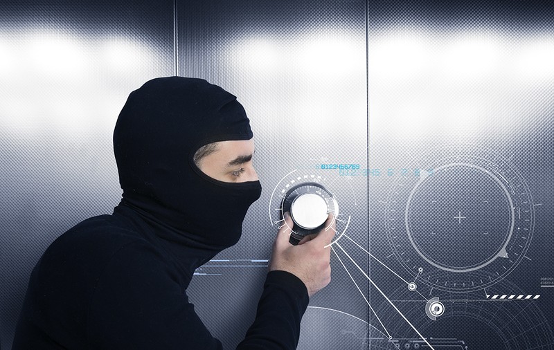Tentativă de jaf la o bancă din Gorj. Hoții au oprit sistemul de alarmă și au intrat în agenție, dar nu au furat nimic