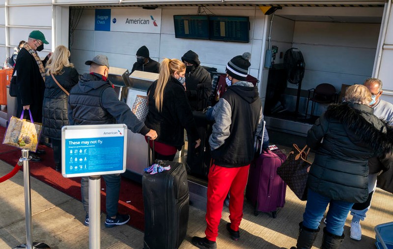 Traficul aerian, dat peste cap de Omicron. Mii de anulări, într-o perioadă de vârf a călătoriilor
