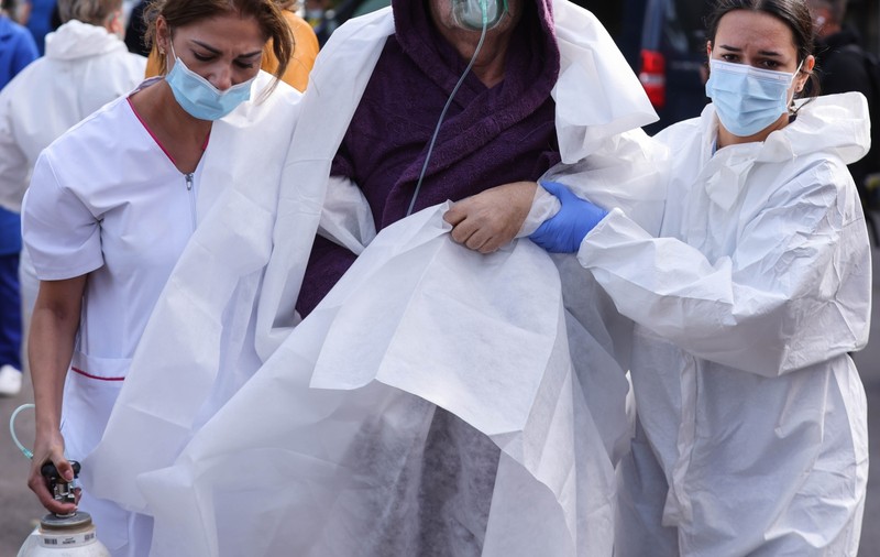 Cărți inteligente și spitale ucigașe. Cum să se deștepte românii într-o țară care oferă condiții medicale de lumea treia?