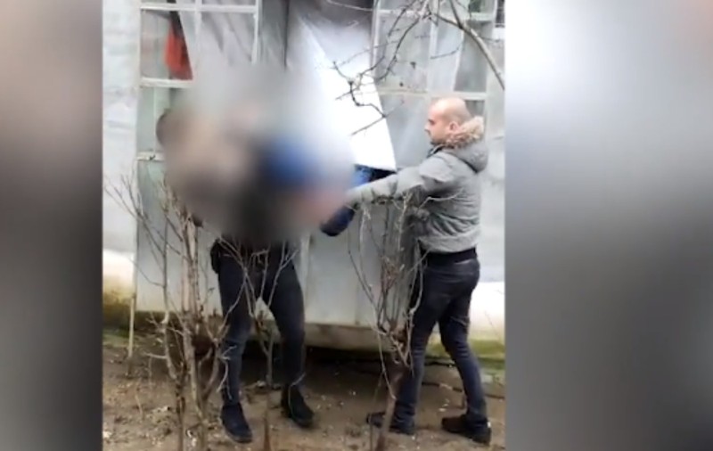 O fată de 12 ani, sechestrată mai multe ore într-un apartament din sectorul 4 al Capitalei