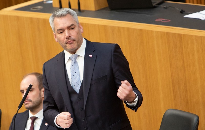 Comisia Europeană respinge solicitarea lui Nehammer de finanțare a unui gard la frontiera UE: „Nu sunt prevăzute fonduri pentru aşa ceva"