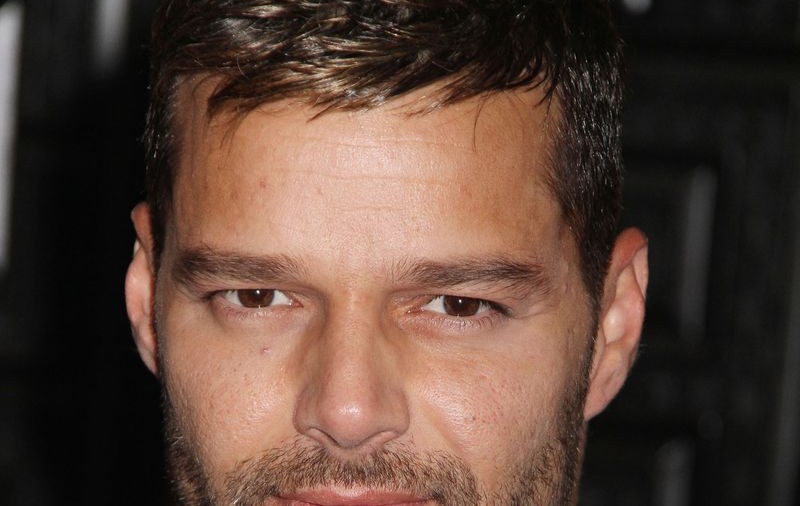 Ricky Martin îşi lansează cel mai nou single şi un volum de memorii