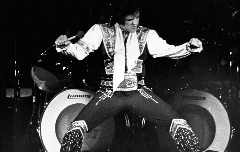 Instrumentele folosite la autopsia şi îmbălsămarea lui Elvis vor fi scoase la licitaţie