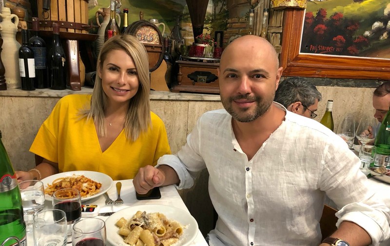 Soția lui Mihai Mitoșeru a vorbit despre cel mai greu moment din viața ei. Tatăl acesteia a murit cu o lună înainte de nuntă