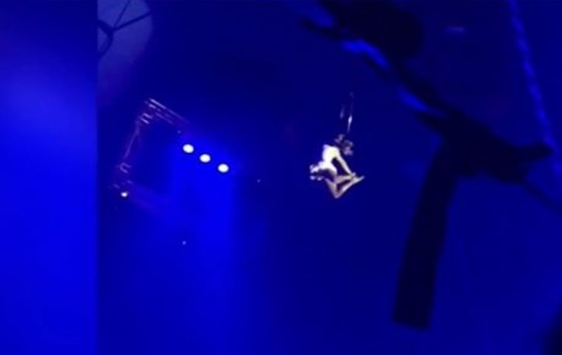 Accident teribil suferit de o acrobată: a căzut de la peste 10 metri înălțime în plin spectacol