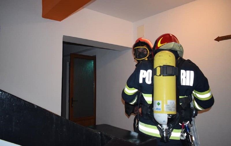 17 oaspeți care dormeau într-un hotel din Râmnicu Vâlcea, intoxicați cu insecticid, la 12 ore după deratizarea clădirii