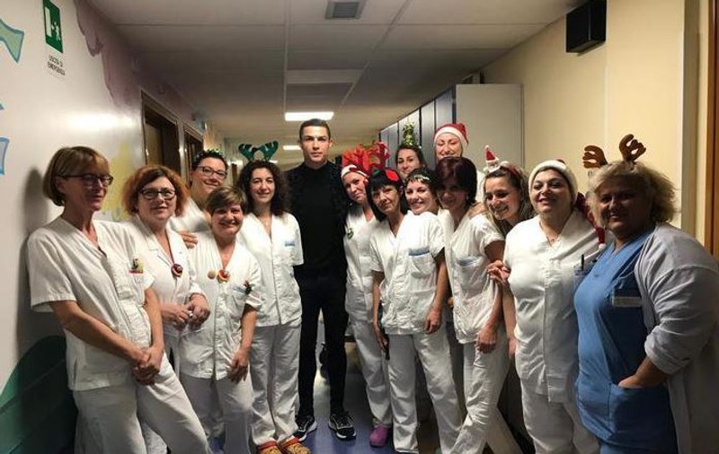 Gestul impresionant făcut de Cristiano Ronaldo de Crăciun. Starul portughez a dus cadouri copiilor bolnavi de cancer / FOTO