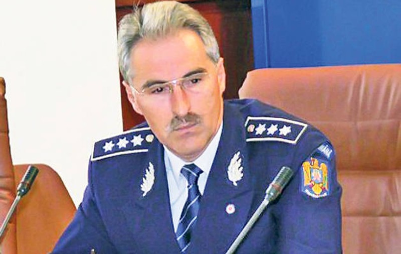 Mișcarea INCREDIBILĂ a comisarului Mureșan, sluga infractorilor din Bistrița! Va încasa mai mult decât Băsescu!