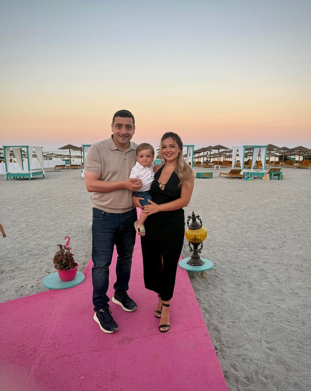 Cum arată soția lui George Simion în costum de baie. Liderul AUR a mers cu familia la mare, pe litoralul românesc