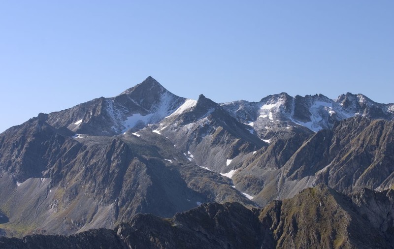 2 turişti au căzut într-o râpă din masivul Bucegi