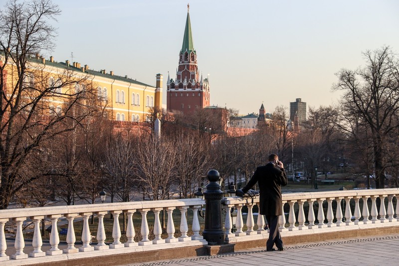 Imagine din Piața Manezhnaya din Moscova. Pe fundal se vede Kremlinul Foto: Profimedia