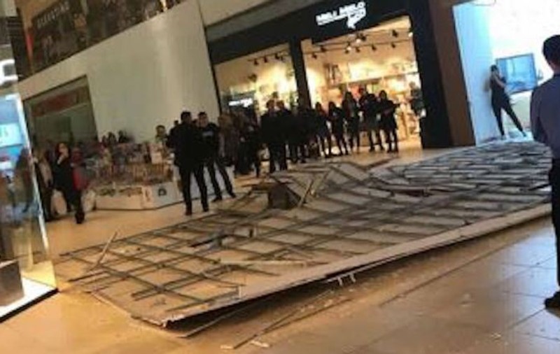 Tavan prăbușit într-un mall din Constanța