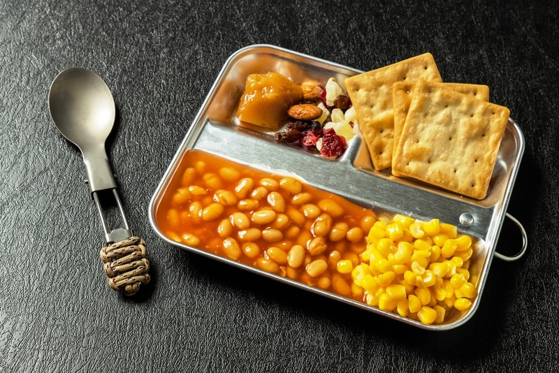 Fiecare MRE oferă în medie 1.250 de calorii (13% proteine, 36% grăsimi și 51% carbohidrați)