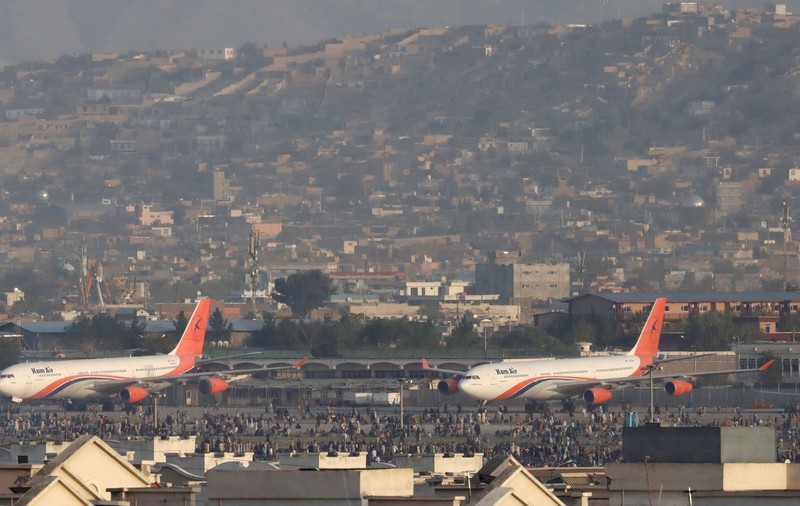 Pentagonul anunță că toate zborurile civile şi militare au fost suspendate pe aeroportul din Kabul