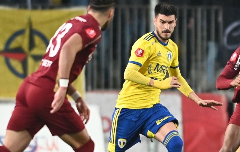 Fotbalistul Cosmin Achim de la Petrolul Ploieşti, implicat în jocuri la pariuri cu un clan interlop