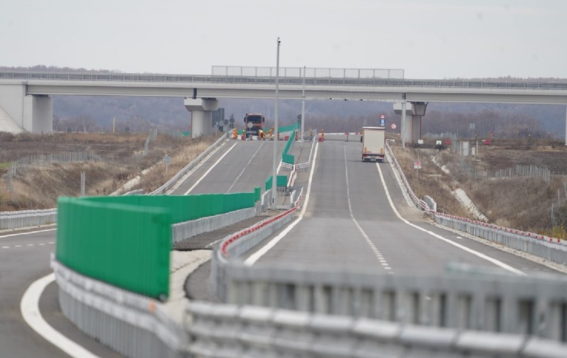 TIR-urile care nu vor putea circula pe DN7 și A2 spre mare și munte de Paște și trafic restricționat pe A7 joi, până la ora 12:00