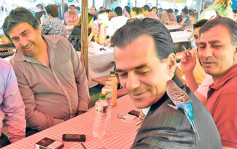 Ludovic Orban, cu papagalul pe umăr