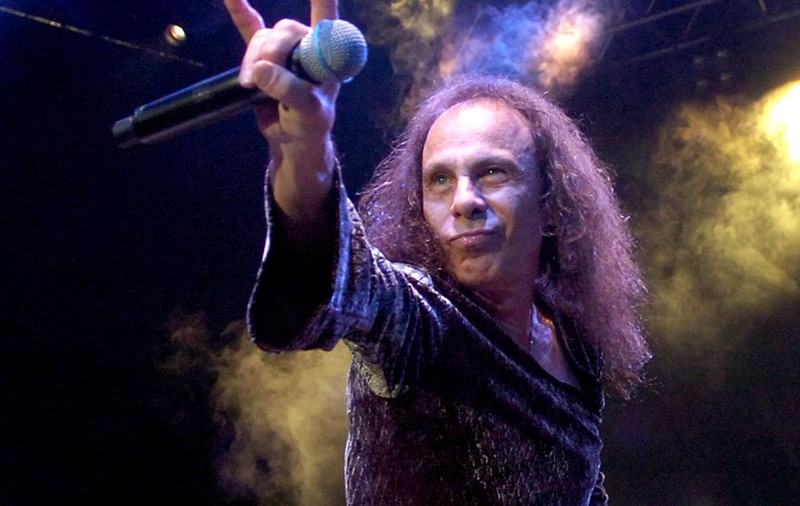Ronnie James Dio a încetat din viaţă