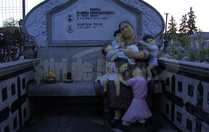 Povestea statuii unei mame care-și strânge în brațe copiii. Monumentul misterios al cimitirului din Buzău care ar fi bântuit