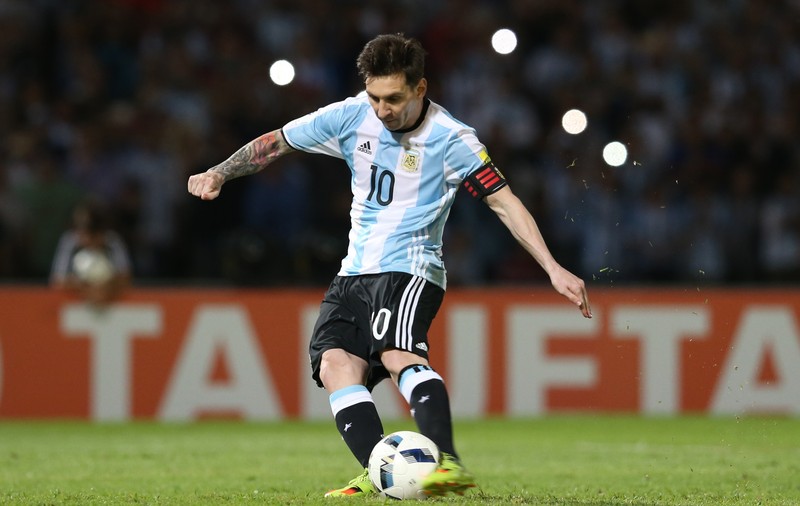 Actele la control! Starul argentinian Leo Messi a fost silit să se legitimeze / VIDEO