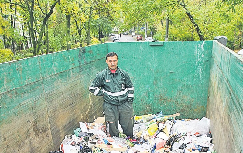 Criza se simte la pubelă | Spune-mi cât gunoi produci, ca să știu cam cum o duci