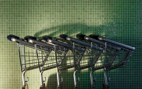 Un salariu de 5.000 de lei are nevoie de încă 330,50 lei pentru aceleași cumpărături ca în septembrie 2025