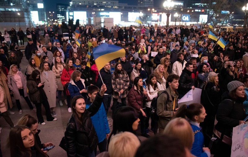 VIDEO. Manifestație uriașă pro-Ucraina în centrul Varșoviei, în ziua vizitei președintelui american