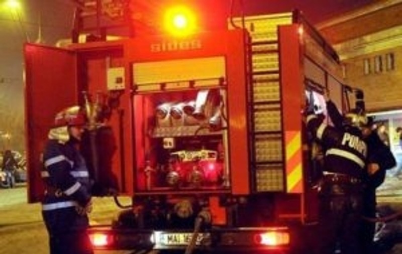 Incendiu cu degajări mari de fum la o spălătorie de haine din Bragadiru