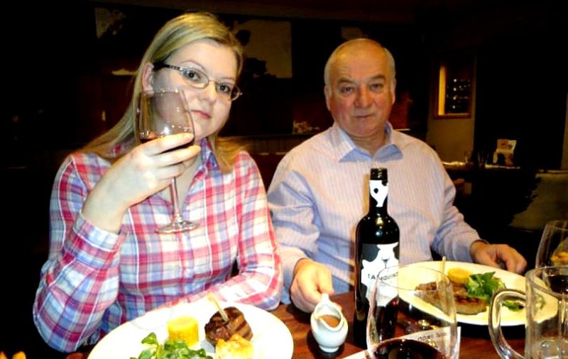 Moscova solicită acces consular la familia Skripal, otrăvită anul trecut cu Noviciok. Care e răspunsul Londrei