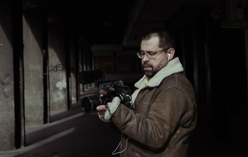 După patru ani, un supraviețuitor din "Colectiv" este încă marcat de scena în care a fost nevoit să sară peste oamenii căzuți: "Era iadul pe pământ, nu puteam să îi ajut"