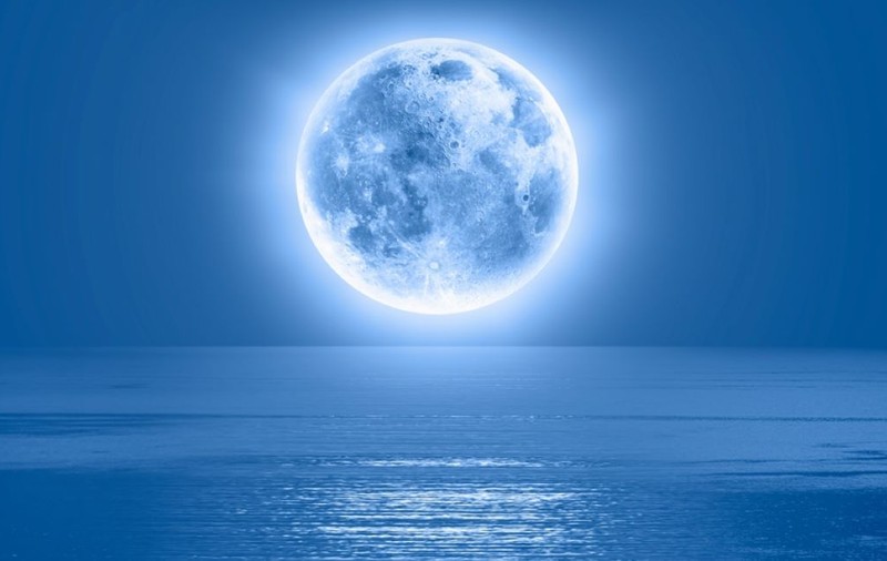 Ce este luna albastră. Când apare și ce înseamnă acest fenomen astronomic rar
