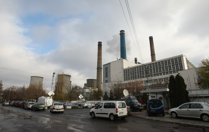 Incident la CET Bucureşti Vest. Doi electricieni s-au electrocutat când făceau o lucrare de revizie