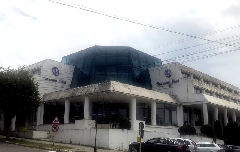Gică Popescu a pus lacătul pe hotelul său din Calafat, care s-a umplut de igrasie