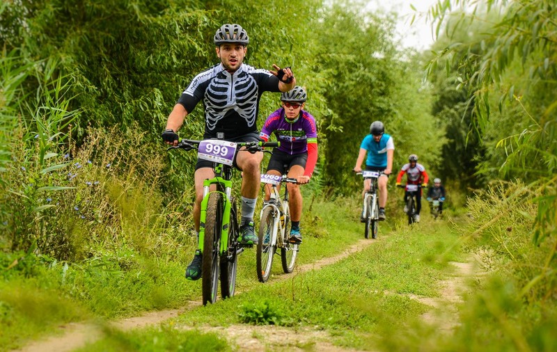 Peste 1.100 de participanți s-au bucurat de aventura ciclistă la Haiduci și Domnițe / GALERIE FOTO
