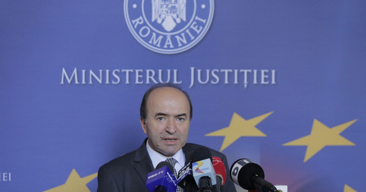 Ministrul Justiţiei, Tudorel Toader, face o declarație de presă
