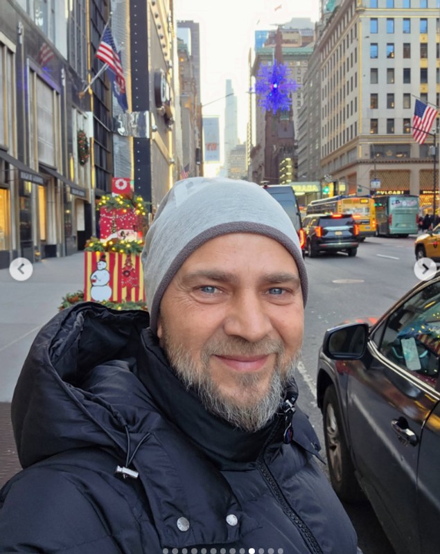 Imagini cu familia lui Cosmin Seleși. Cum arată soția prezentatorului de la Pro TV. „Mergem mai departe. Mai asumați. Mai recunoscători”