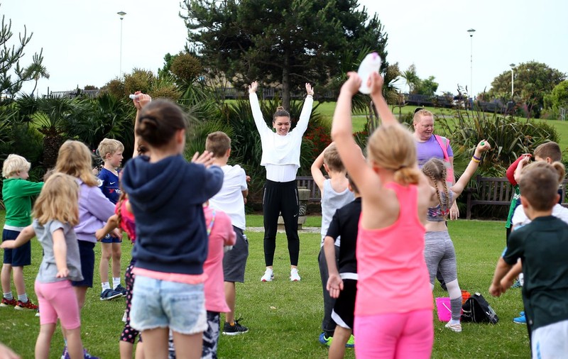 Simona Halep s-a antrenat alături de copii. ”Nimic nu mă face mai fericită”