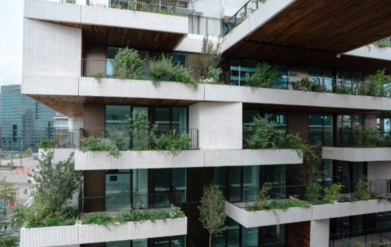 Cerșetori români care dorm în apartamente de lux încă nefinisate, coșmarul locatarilor unui bloc nou din orașul olandez Utrecht